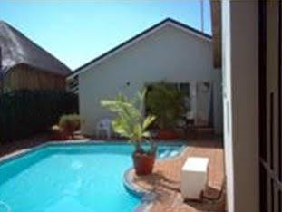 Bezuidenhout Guest House Malalane Esterno foto
